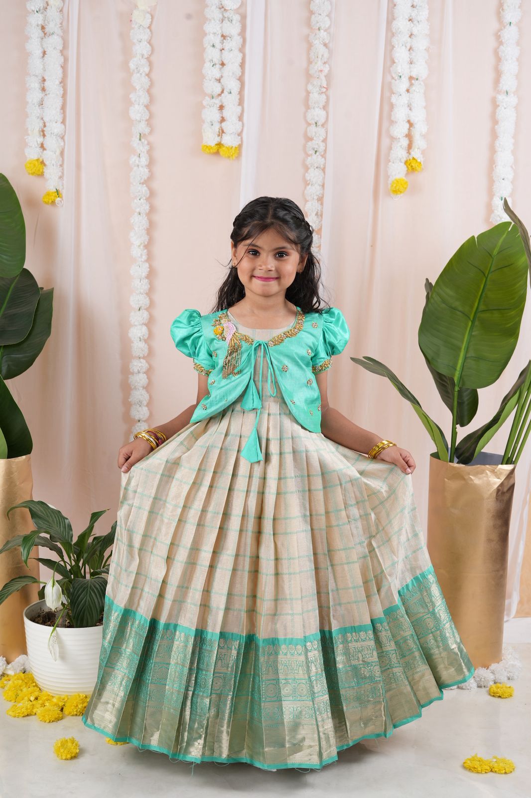 PRETTY IN AQUA