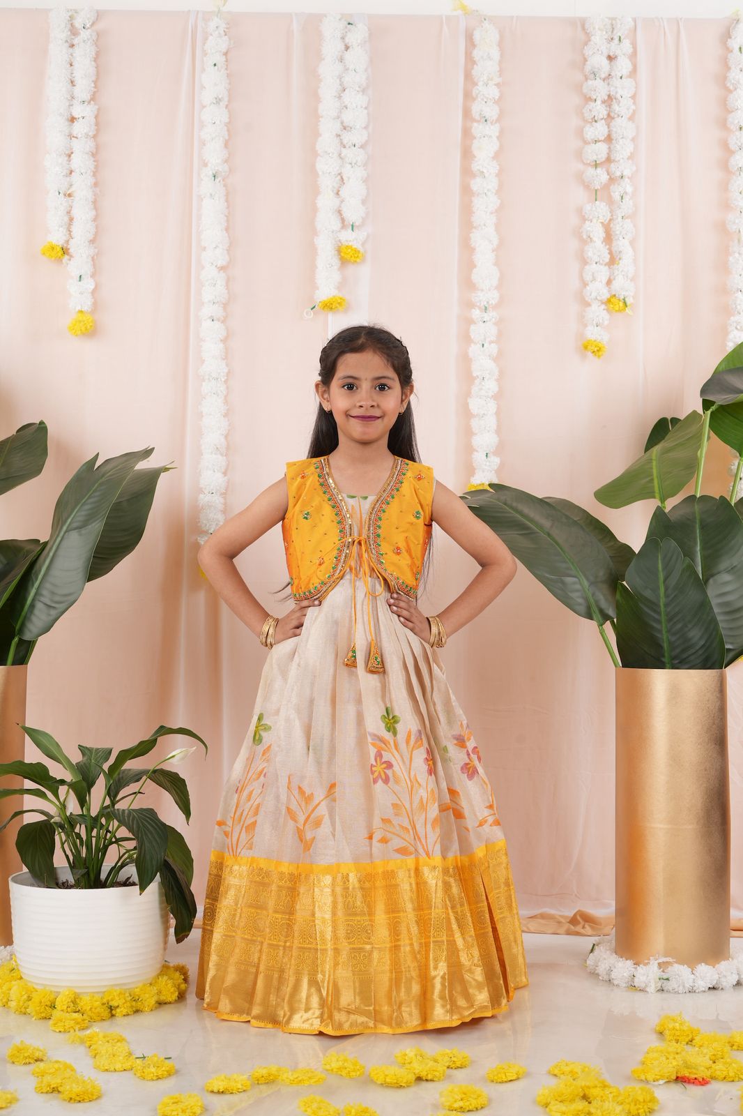 PRETTY IN YELLOW