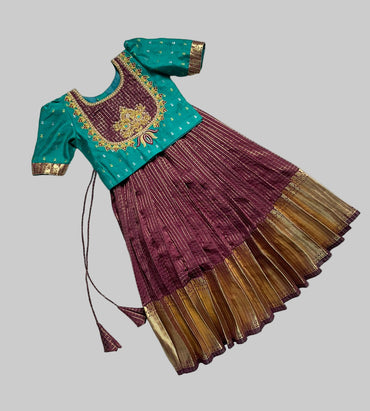 Vaidehi checks - Nandini Pearl