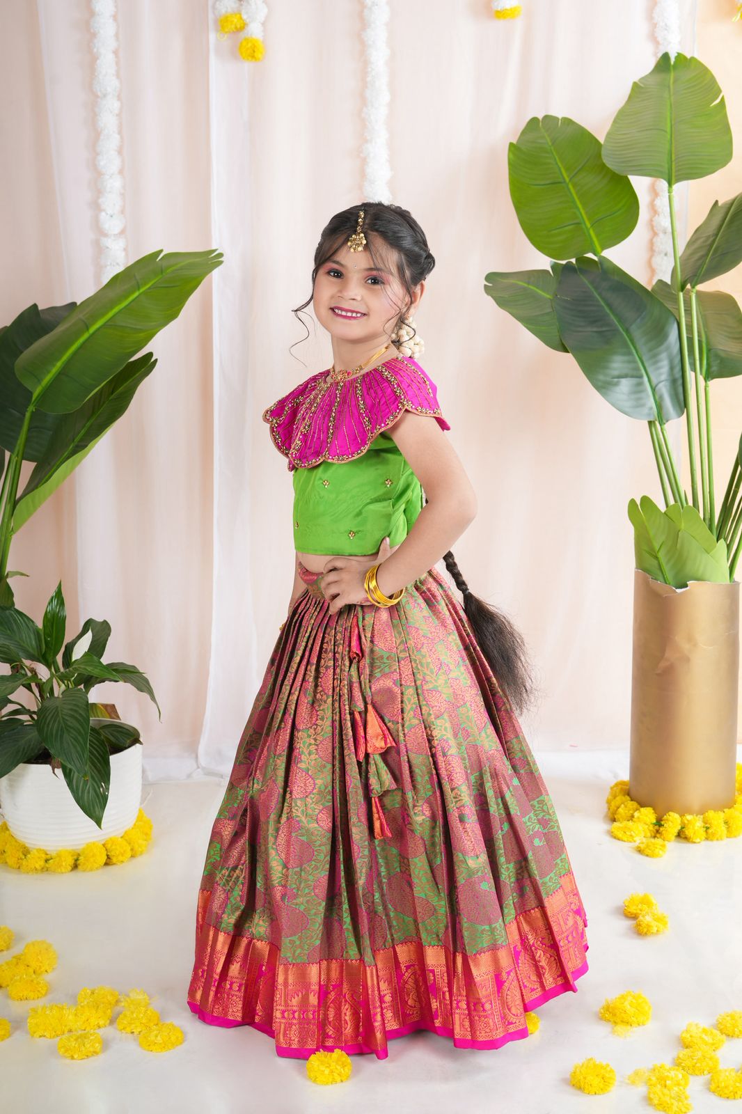 GREEN SRINGAR