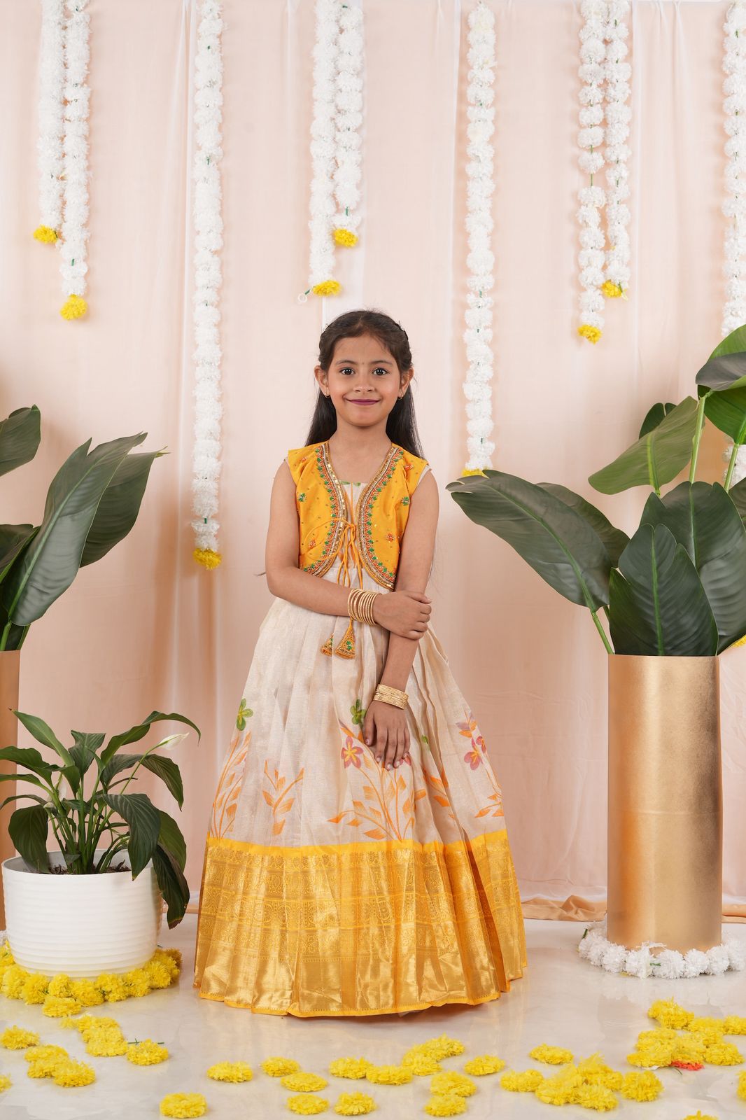 PRETTY IN YELLOW