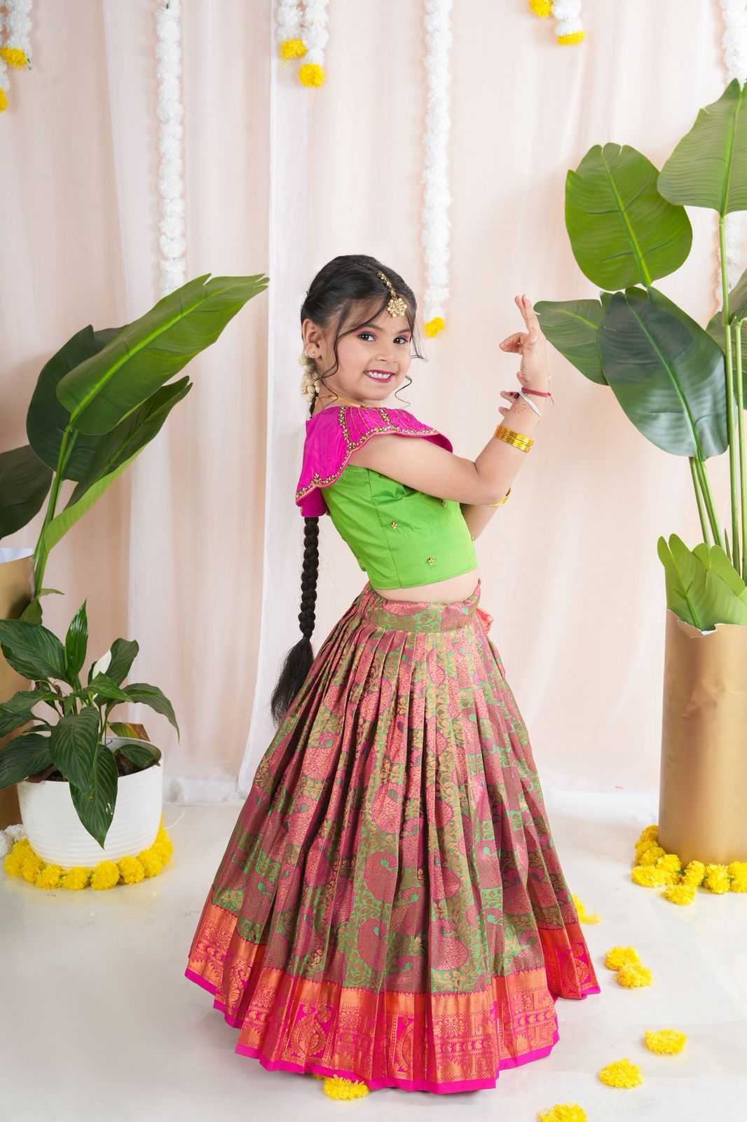 GREEN SRINGAR