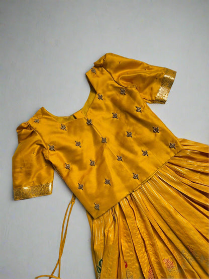 Kavinaya - Yellow