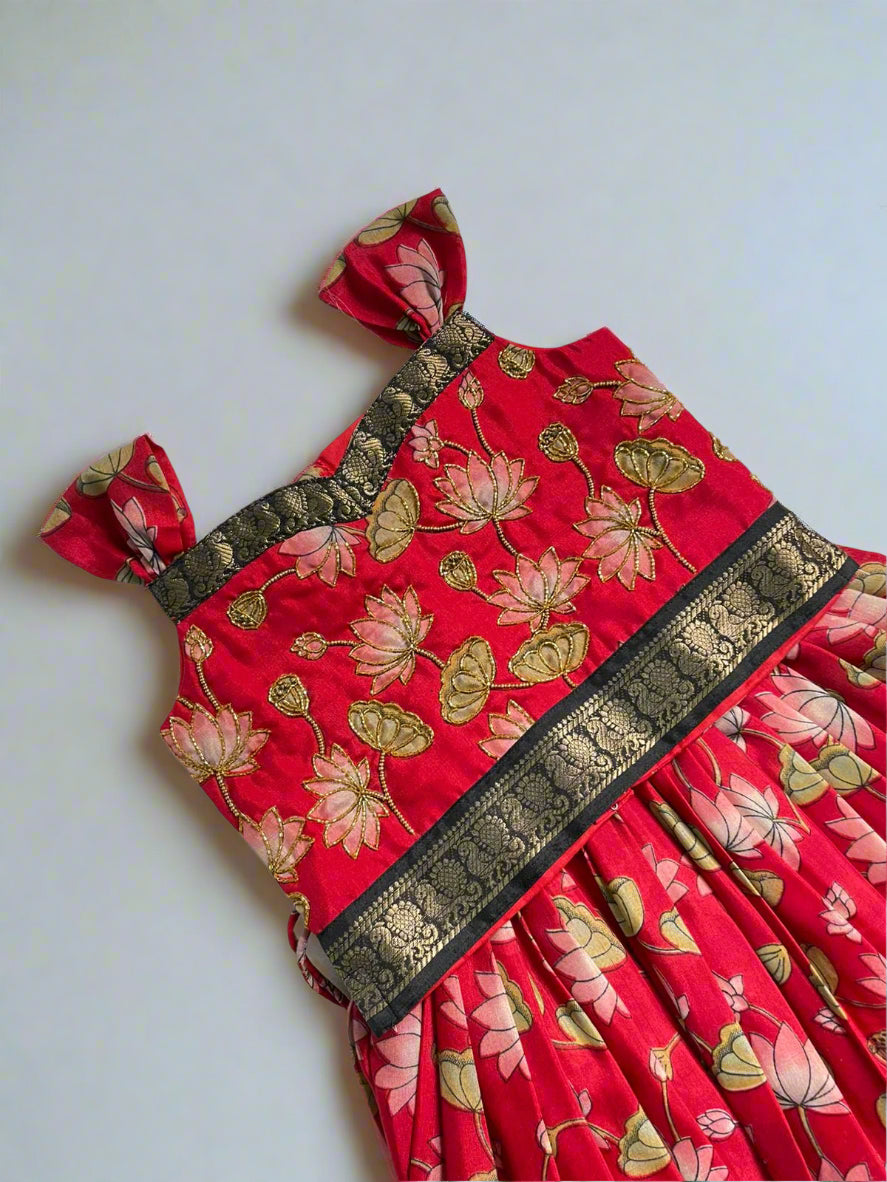 Lotus Meadow Red Langa